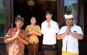 Villa Layang Bulan a homey guesthouse for men near the beach in North Kuta